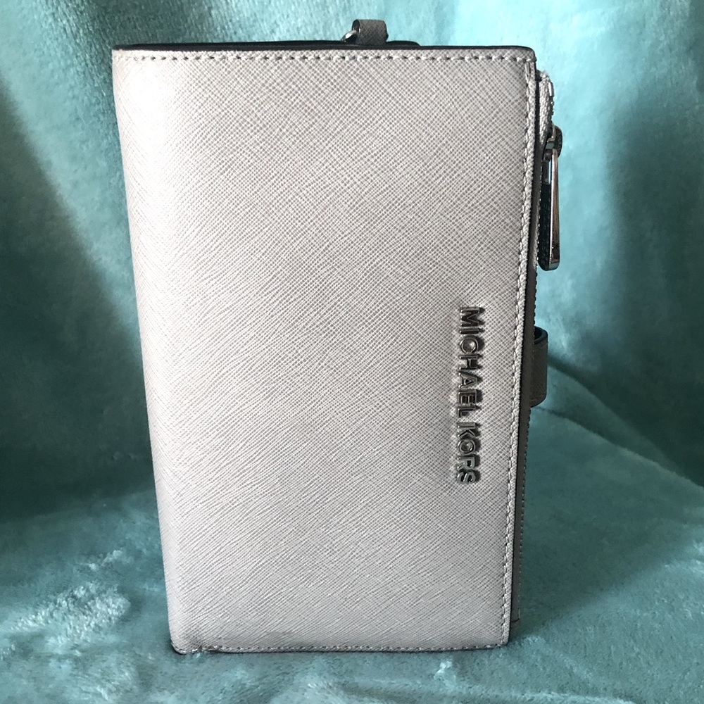 Michael Kors gray vinyl wallet/wristlet/phone case